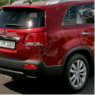 Боковина заднего бампера правая в цвет кузова Kia Sorento 2 (2009-2012)